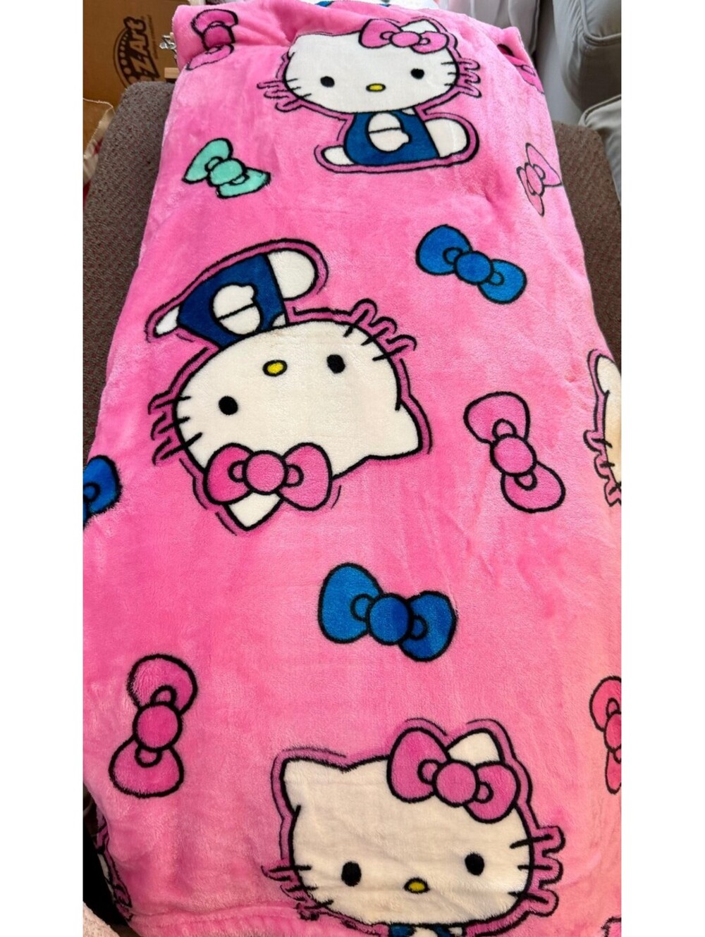 🎀 Hello Kitty Cloud Throw – Pink Bows 🎀